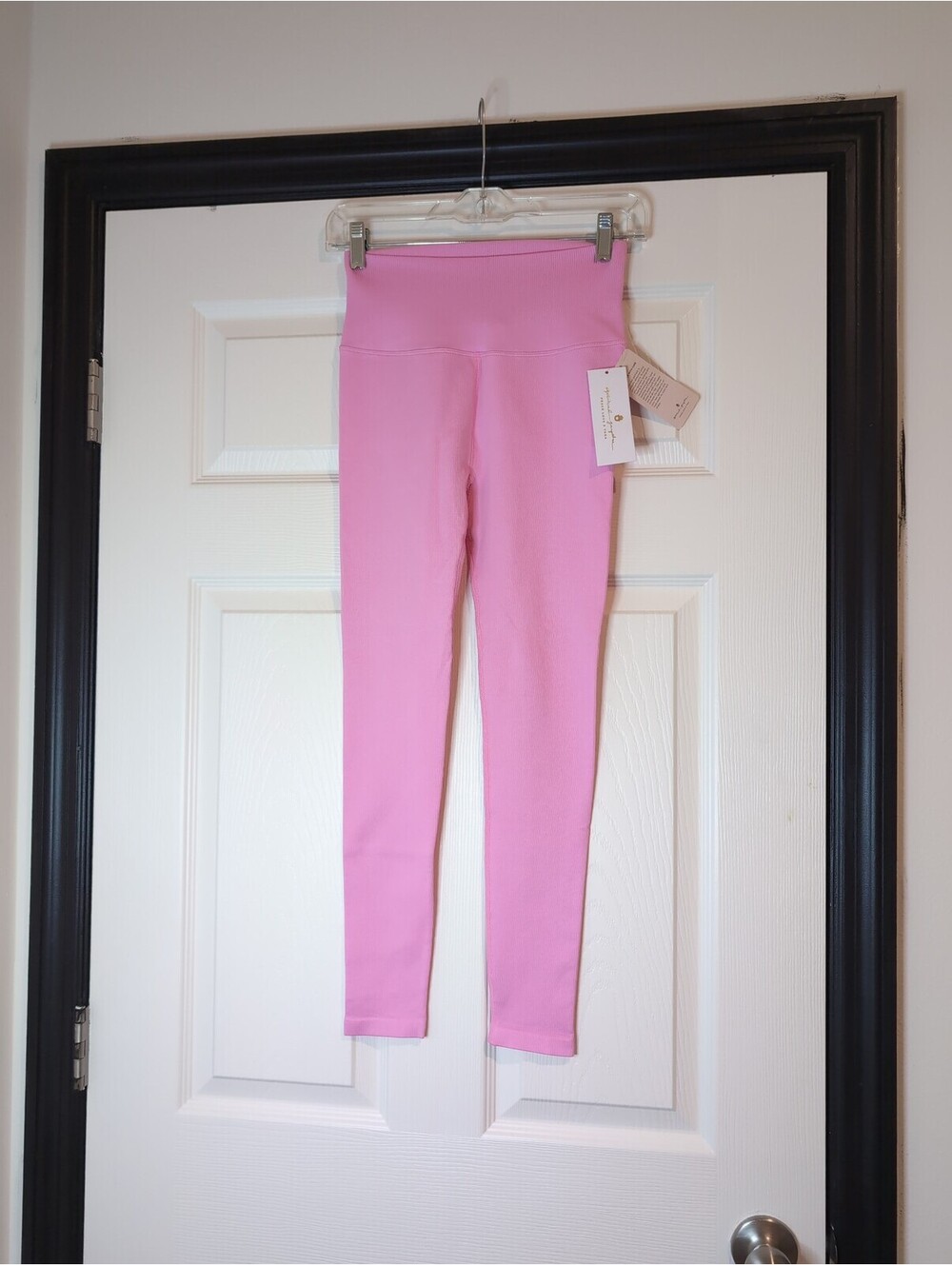 Medium/large NWT spiritual gangster pink love sculpt leggings